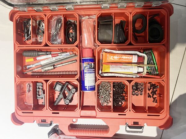 ▲中壢警方會同基隆市警大及宜蘭縣警局組成專案小組,本月20日在宜蘭縣五結鄉等處查獲張姓男子非法持有土製獵槍與改造工具。(圖/中壢警方提供)