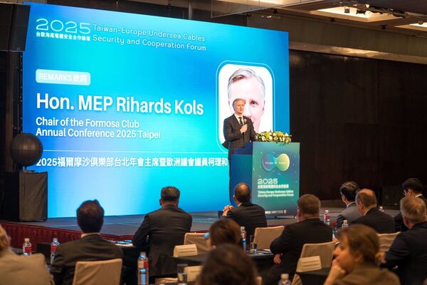 ▲▼福爾摩沙俱樂部年會主席、歐洲議會外交委員會議員柯理和(Rihards Kols)歡迎各界出席論壇活動。(圖/外交部提供)