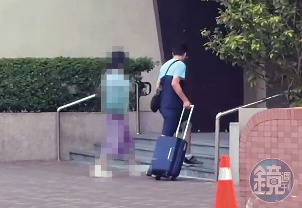 許育健(右)與多名教育圈內人偷情,寒暑假期間最為頻繁。