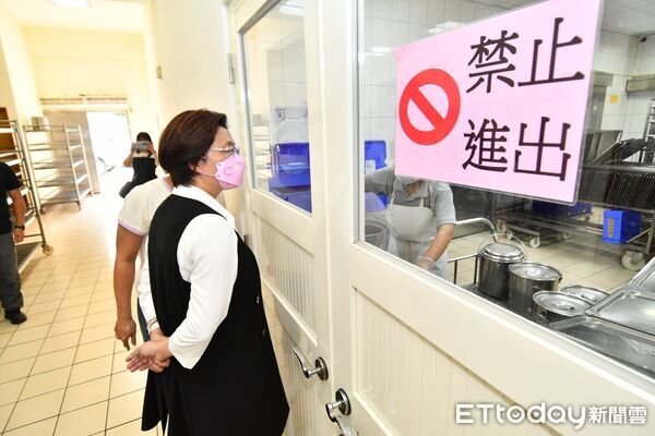 ▲▼ 彰化縣長王惠美今(29)日前往視察泰和國小中央廚房,位學童食安問題把關。(圖/記者唐詠絮翻攝)
