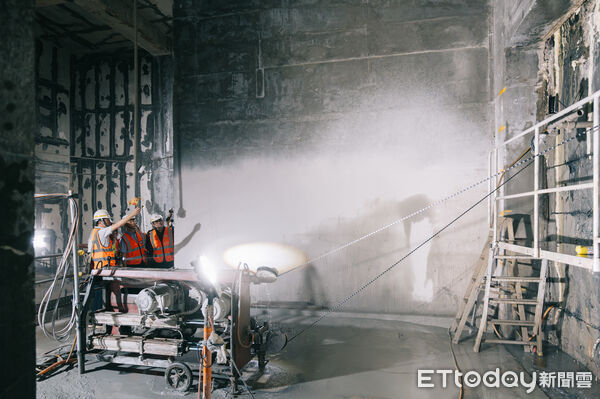 ▲▼交通部長陳世凱赴桃園捷運機場線A14與桃園機場第三航廈視察。(圖/交通部提供)