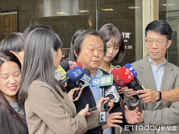 ▲▼民進黨立委王世堅受訪。(圖/記者杜冠霖攝)