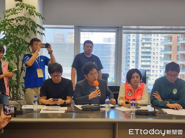 ▲豬瘟風暴!民進黨團轟中市府「官僚殺豬」 點名2人下台負責。(圖/記者游瓊華攝)