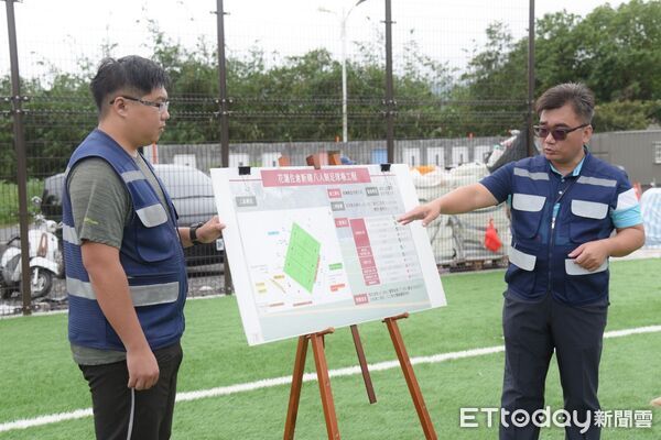 ▲▼花蓮市長魏嘉彥28日偕相關單位人員現場會勘由設計及承包廠商簡報說明。(圖/花蓮市公所提供,下同)
