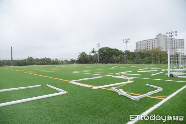 ▲▼花蓮市長魏嘉彥28日偕相關單位人員現場會勘由設計及承包廠商簡報說明。(圖/花蓮市公所提供,下同)