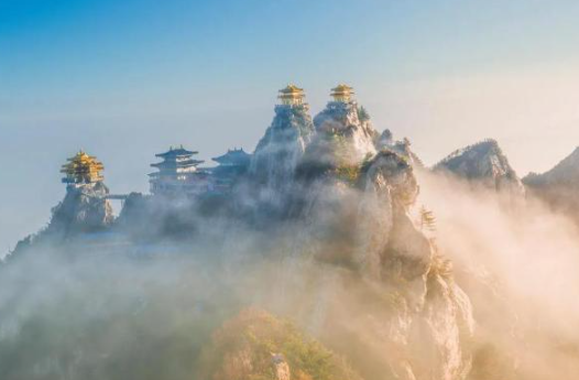 ▲▼老君山現「陰陽分界」奇觀。(圖/翻攝自微博)