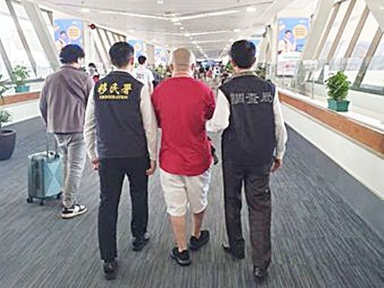 ▲陸軍六軍團前上尉李振育涉及貪汙案潛逃菲律賓近5年,調查局今年3月自菲律賓押解回台。(資料照/調查局提供)