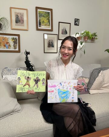 ▲楊千霈到張景嵐Podcast節目《好丫》作客,分享這幾年人生的重大轉變。(圖/menomeno X 人類圖畫館提供)