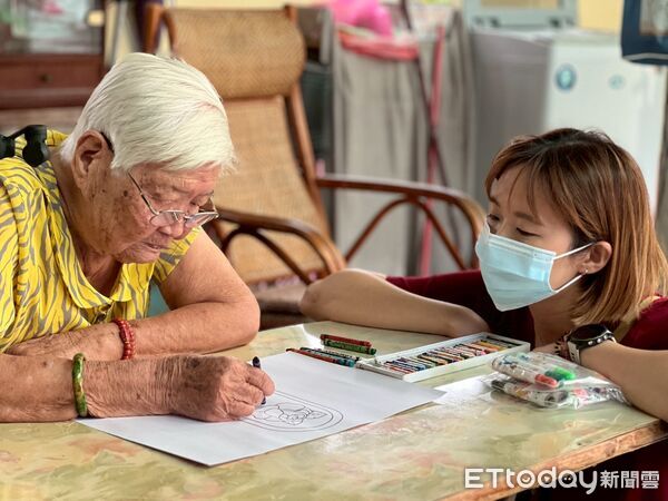 ▲好所宅團隊與詔安客家文化館攜手策展,讓長輩藝術被更多人看見。(圖/記者游瓊華翻攝)