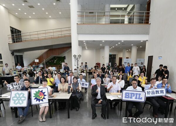 ▲雲科大環境教育成果展登場,產官學代表齊聚一堂,展現雲林永續發展實力。(圖/記者游瓊華翻攝)