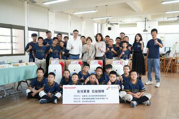 ▲▼ 球芽基金攜手台灣夏普 優化基層棒球隊閱讀環境 。(圖/球芽基金提供)