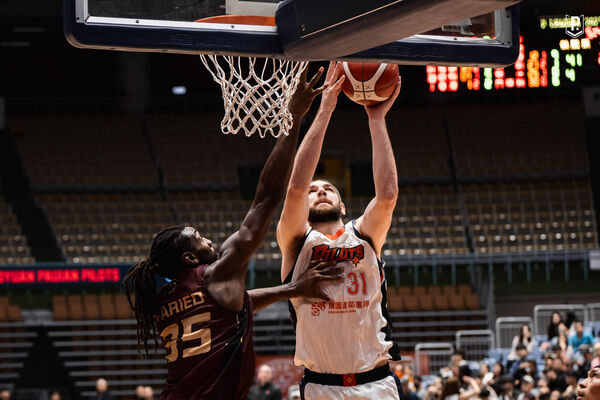 ▲領航猿盧峻翔、李家慷、阿提諾,獵鷹半獸人。(圖/領航猿提供)