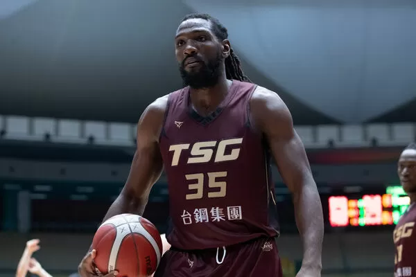 ▲前NBA球星半獸人PLG職籃首秀,最終以12分、12籃板作收。(圖/PLG職籃提供)