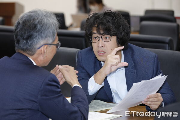 ▲▼中國重慶市公安局發布警情通報,指民進黨立委沈伯洋建立黑熊學院等從事分裂國家犯罪活動,決定依法追究其刑事責任。圖為沈伯洋出席立法院經濟委員會。(圖/記者湯興漢攝)