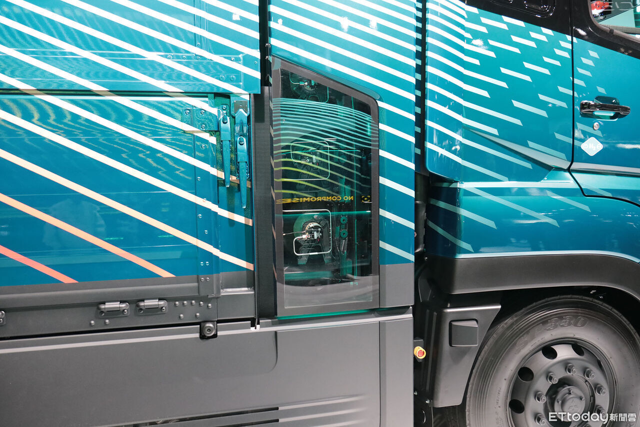 ▲FUSO「2款氫氣重型卡車」日本車展首度現身!充填15分可跑1200KM。(圖/記者張慶輝攝)