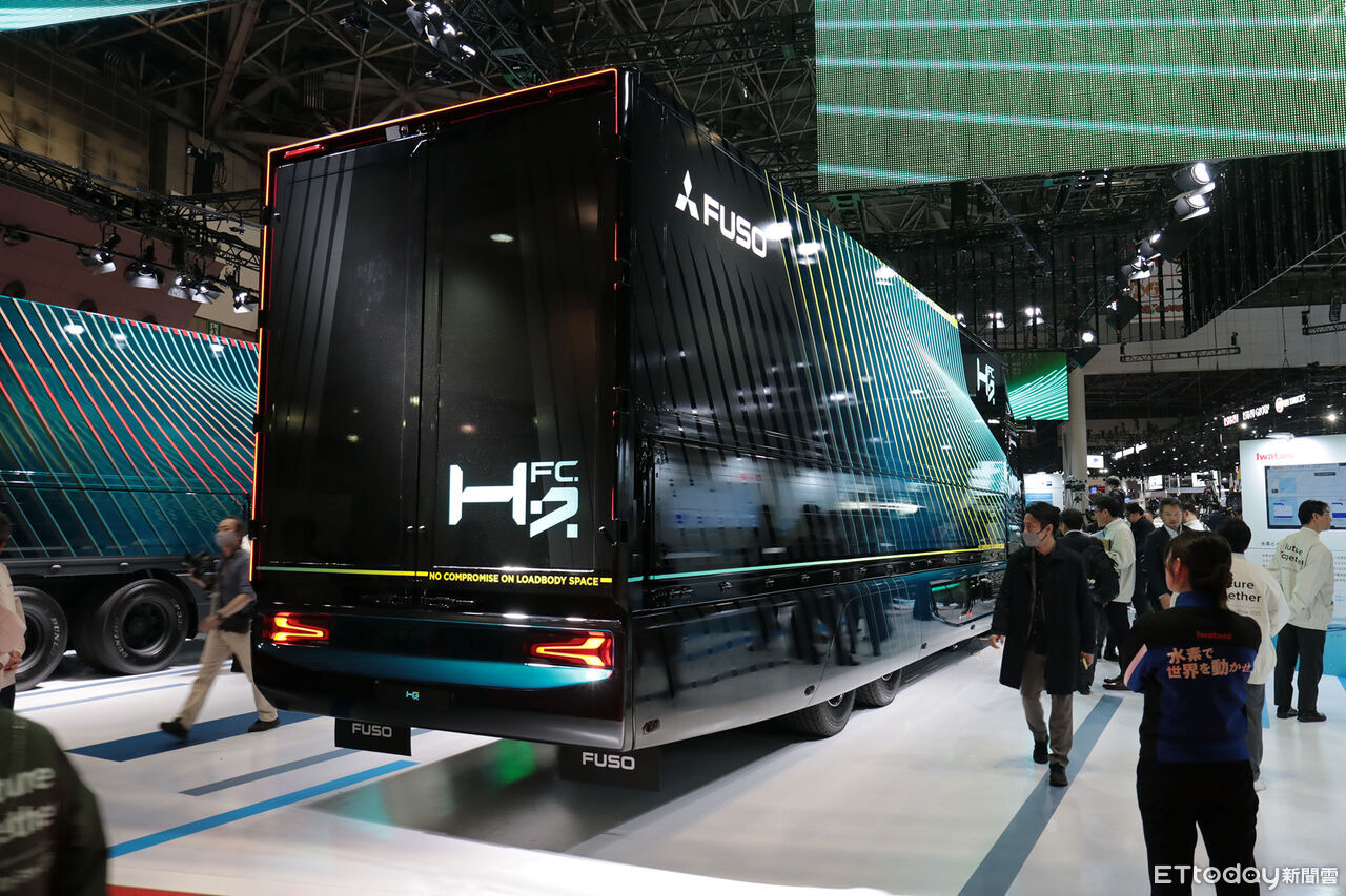 ▲FUSO「2款氫氣重型卡車」日本車展首度現身!充填15分可跑1200KM。(圖/記者張慶輝攝)