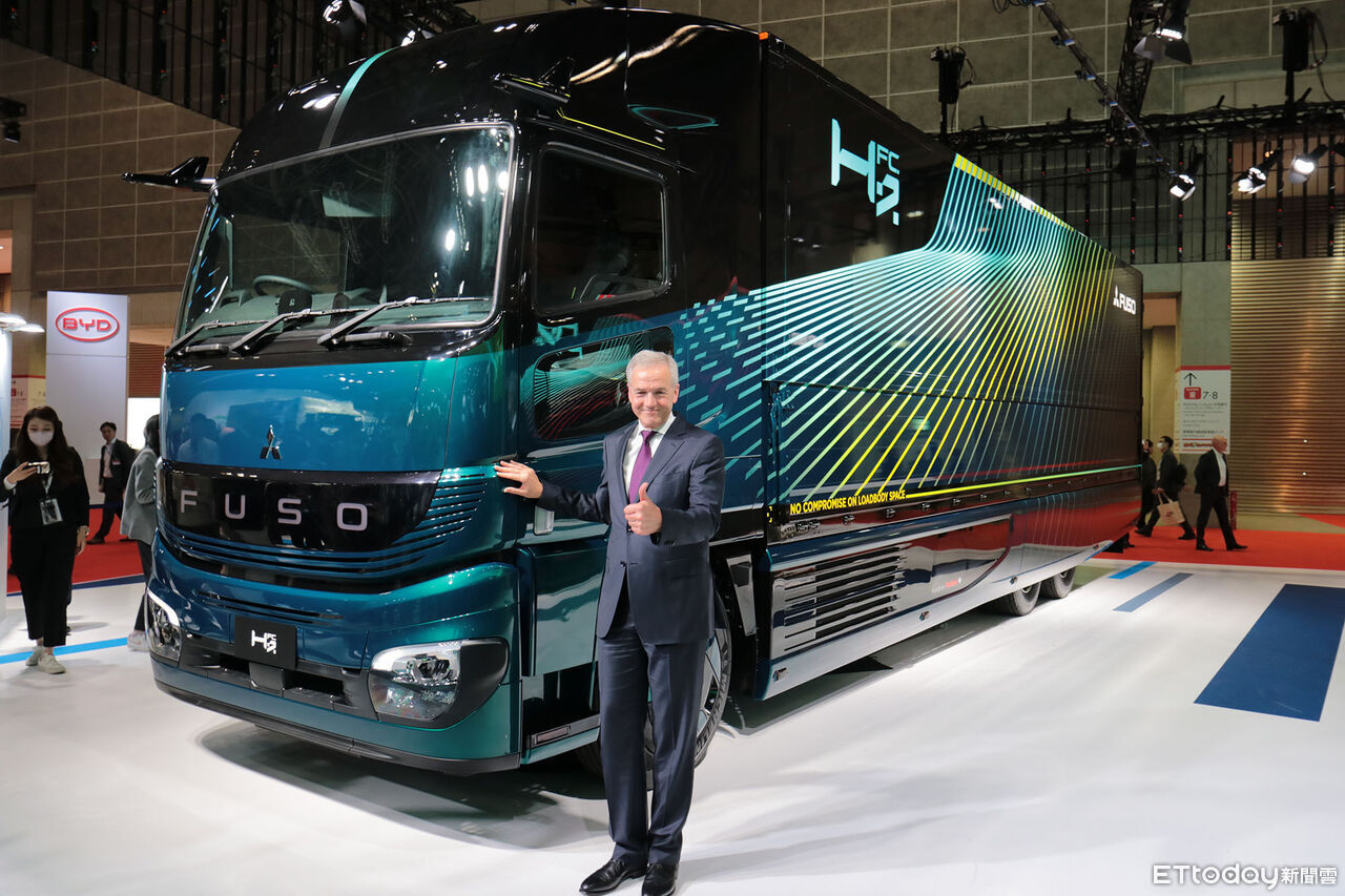▲FUSO「2款氫氣重型卡車」日本車展首度現身!充填15分可跑1200KM。(圖/記者張慶輝攝)