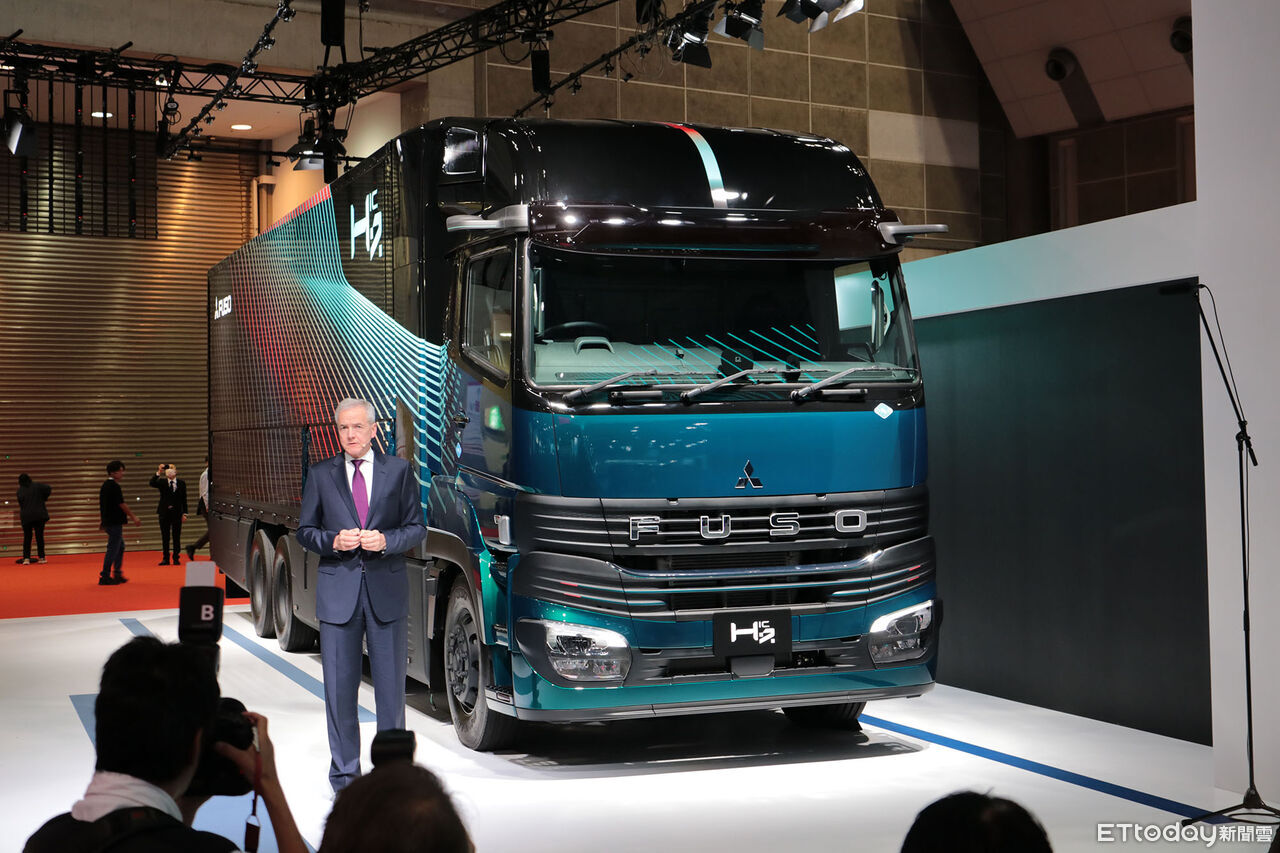 ▲FUSO「2款氫氣重型卡車」日本車展首度現身!充填15分可跑1200KM。(圖/記者張慶輝攝)