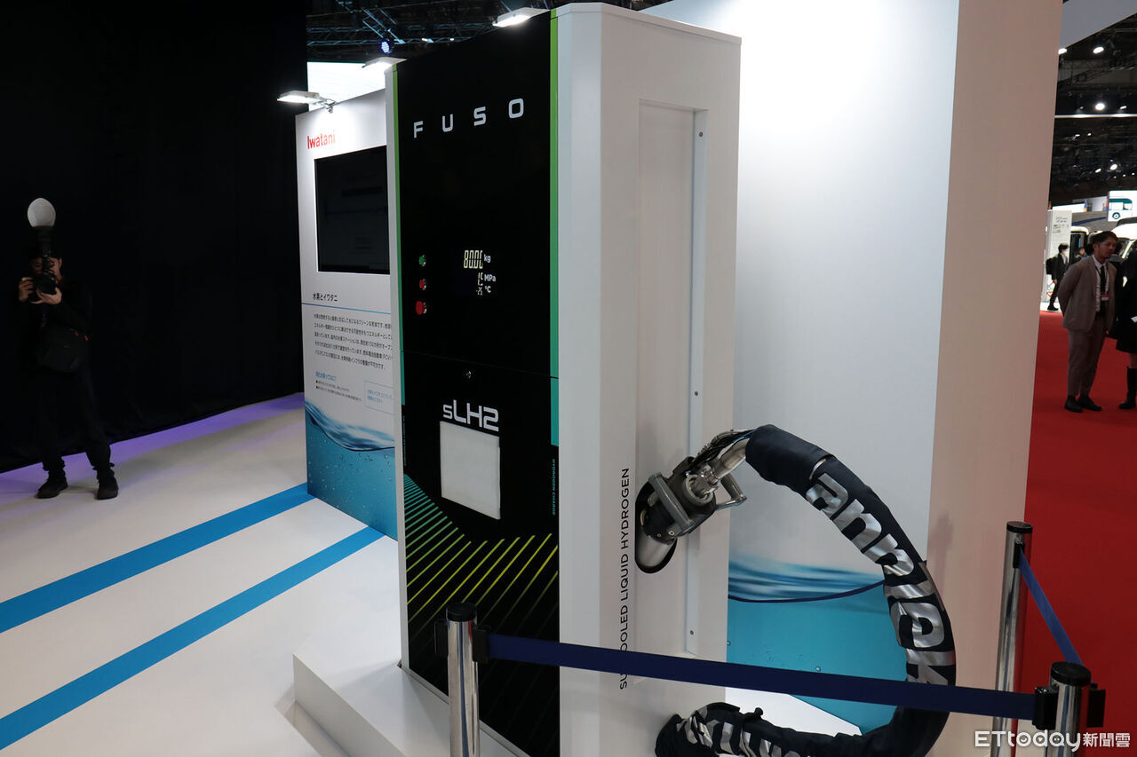 ▲FUSO「2款氫氣重型卡車」日本車展首度現身!充填15分可跑1200KM。(圖/記者張慶輝攝)