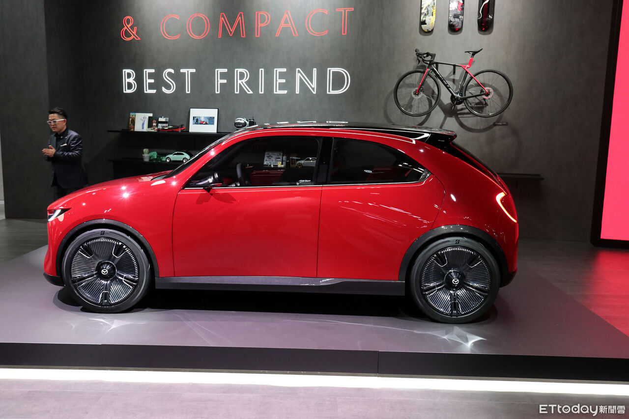 ▲Mazda馬自達日本移動展概念車與新CX-5。(圖/記者張慶輝攝)