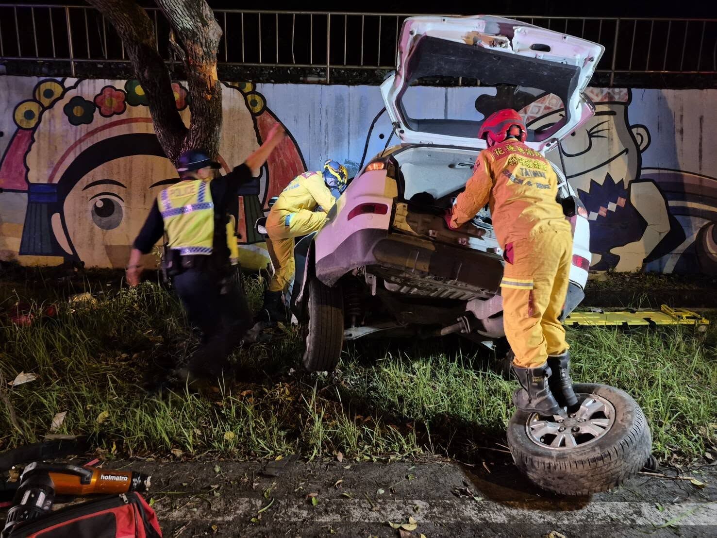 ▲▼花蓮車禍。(圖/翻攝臉書/花蓮縣消防局)