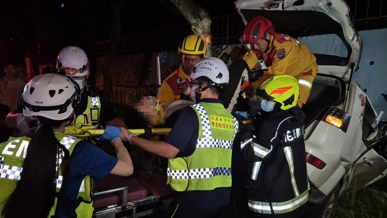 ▲▼花蓮車禍。(圖/翻攝臉書/花蓮縣消防局)