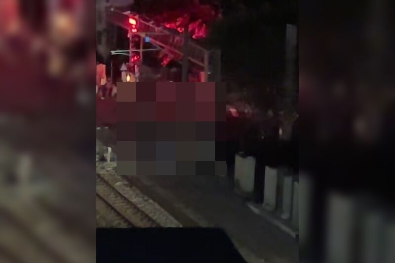 ▲▼台鐵發生死傷事故,民眾明顯身亡。(圖/翻攝臉書/桃園大小事)