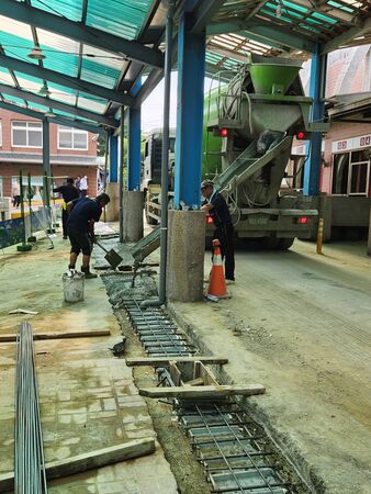 ▲新竹市殯葬管理所日前完成生命紀念園區殯儀館舊館靈堂前排水溝改善工程。(圖/新竹市政府提供)