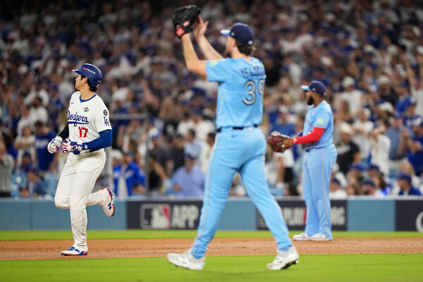 ▲▼藍鳥菜鳥投手 耶薩維奇(Trey Yesavage) 。(圖/達志影像/美聯社)