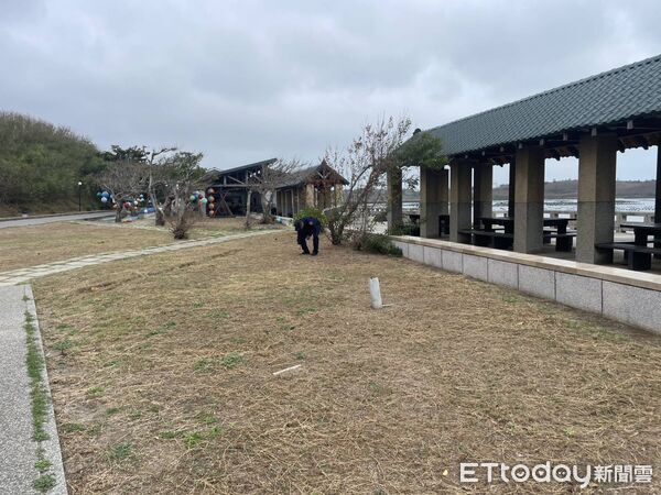 ▲▼ 男子空地試槍引關注 馬警火速查獲人槍到案 。(圖/記者陳洋翻攝)