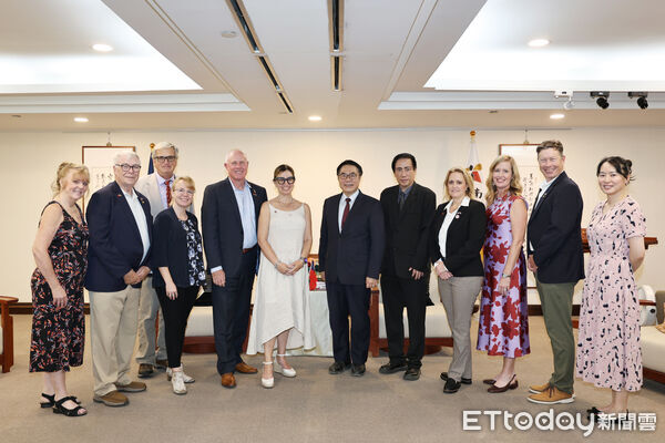 ▲台南市長黃偉哲接待美國中西部跨州議會領袖團,雙方就農業、科技及地方合作進行交流。(記者林東良翻攝,下同)