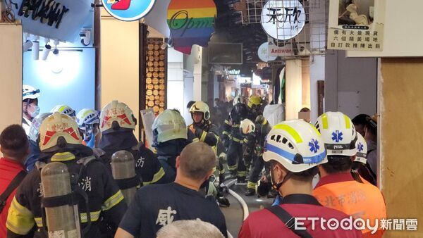 ▲▼五分埔商圈火警。(圖/記者黃彥傑攝)