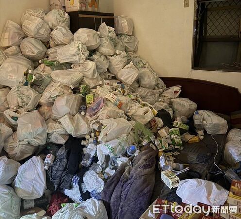 ▲▼垃圾山菸盒。(圖/福和里長林寅利提供)