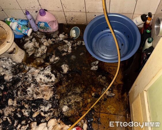 ▲▼垃圾山菸盒。(圖/福和里長林寅利提供)