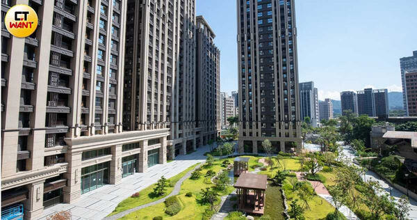 「金城舞」系列是土城超大造鎮案社區,其中系列5的「世界花園」總計有1510戶住家,如今爆出約有140戶裝潢爛尾。(圖/劉耿豪攝)