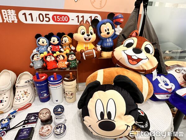 ▲▼7-ELEVEN推出「迪士尼跨界潮流Champion」周邊快閃購。(圖/記者林育綾攝)