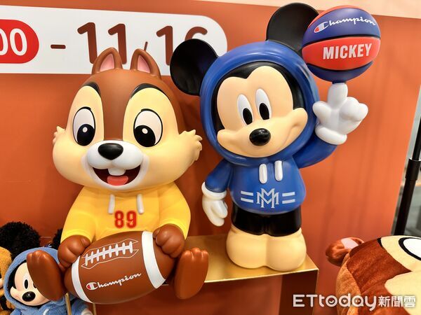 ▲▼7-ELEVEN推出「迪士尼跨界潮流Champion」周邊快閃購。(圖/記者林育綾攝)