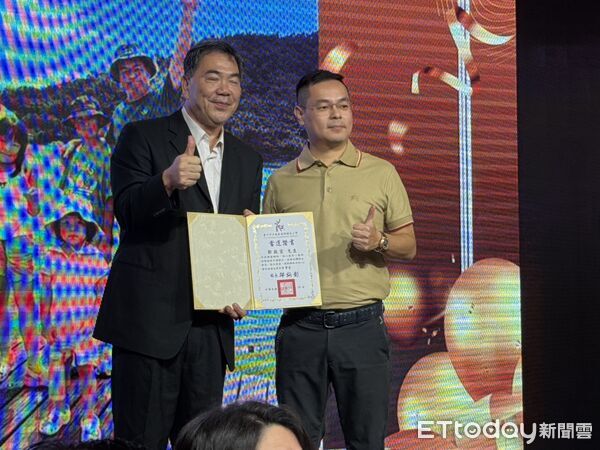 ▲▼鄭啟宏接任鹿陽國小首任家長會長,將攜手校方打造海線教育新亮點。(圖/民眾提供,下同)