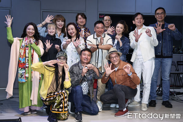 ▲▼ 民歌50高峰會13位民歌唱將總彩排-合照。(圖/記者黃克翔攝)