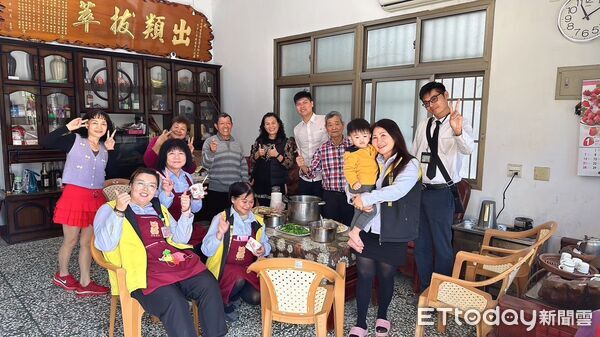 ▲蜂蜜產品來源惹議 產銷班提證明自清。(圖/記者游瓊華翻攝)