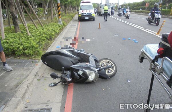 ▲王男與大貨車擦撞後倒地,送醫不治。(圖/記者陸運陞翻攝)