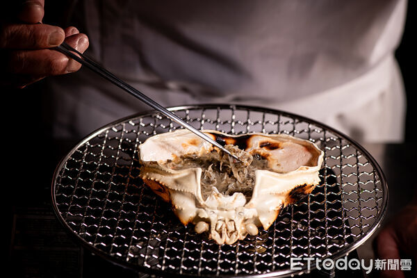 ▲創意日料「blu koi」,新一季菜單以「日本冬季螃蟹料理」為靈感。(圖/blu koi提供)