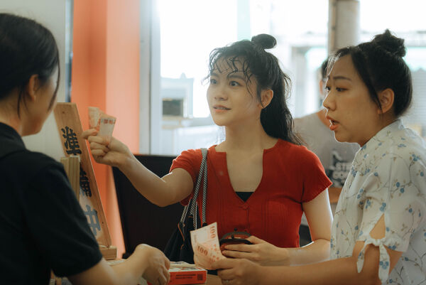 ▲《就算一個人也可以好好的吃飯2》胡宇威、李玲葦。(圖/公視+提供)