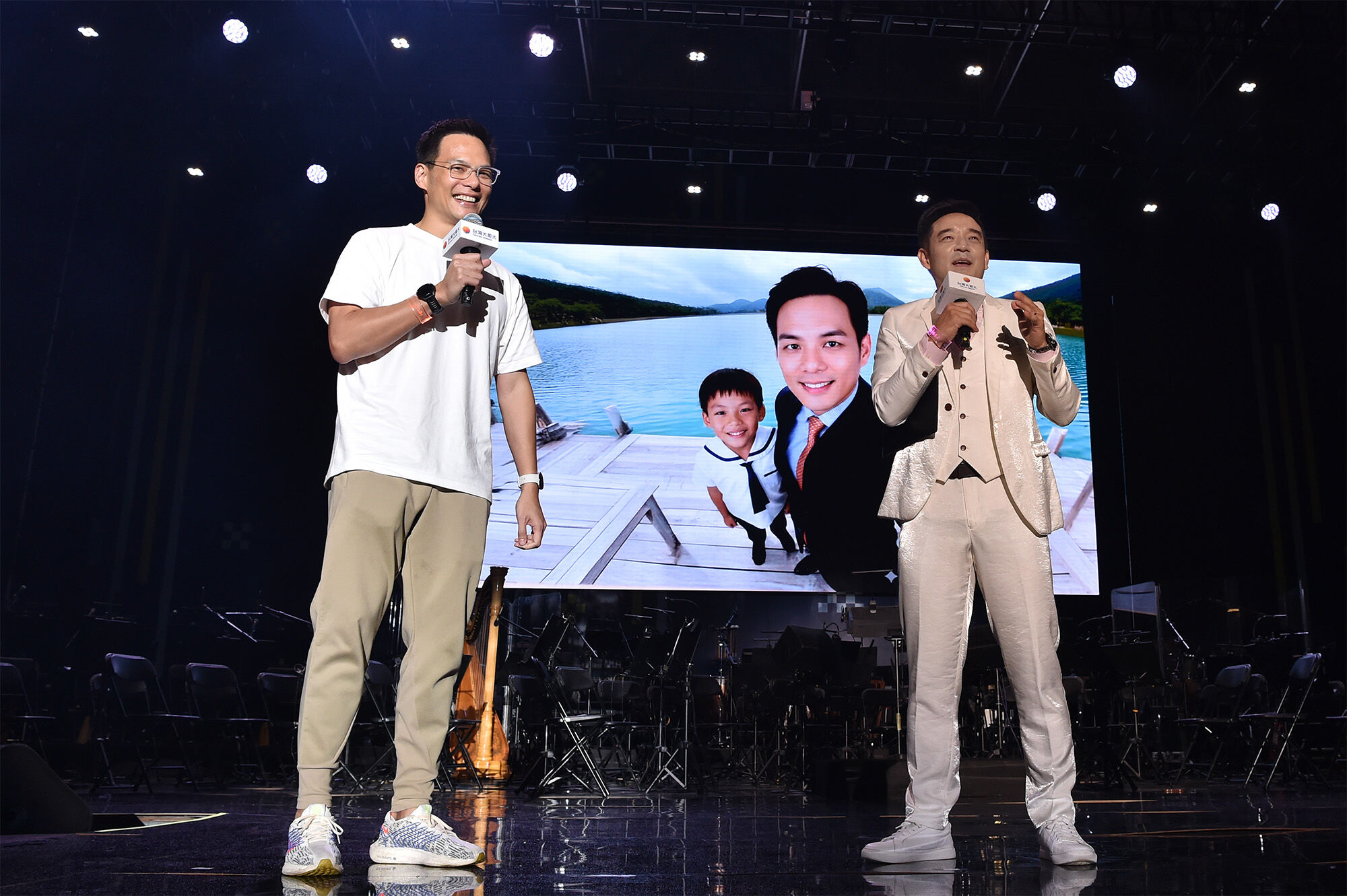 ▲▼ AI、音樂、花火 台灣大日月潭花火音樂會「心語碼 Beat Talk」吸2.6萬人齊聚 。(圖/台灣大)