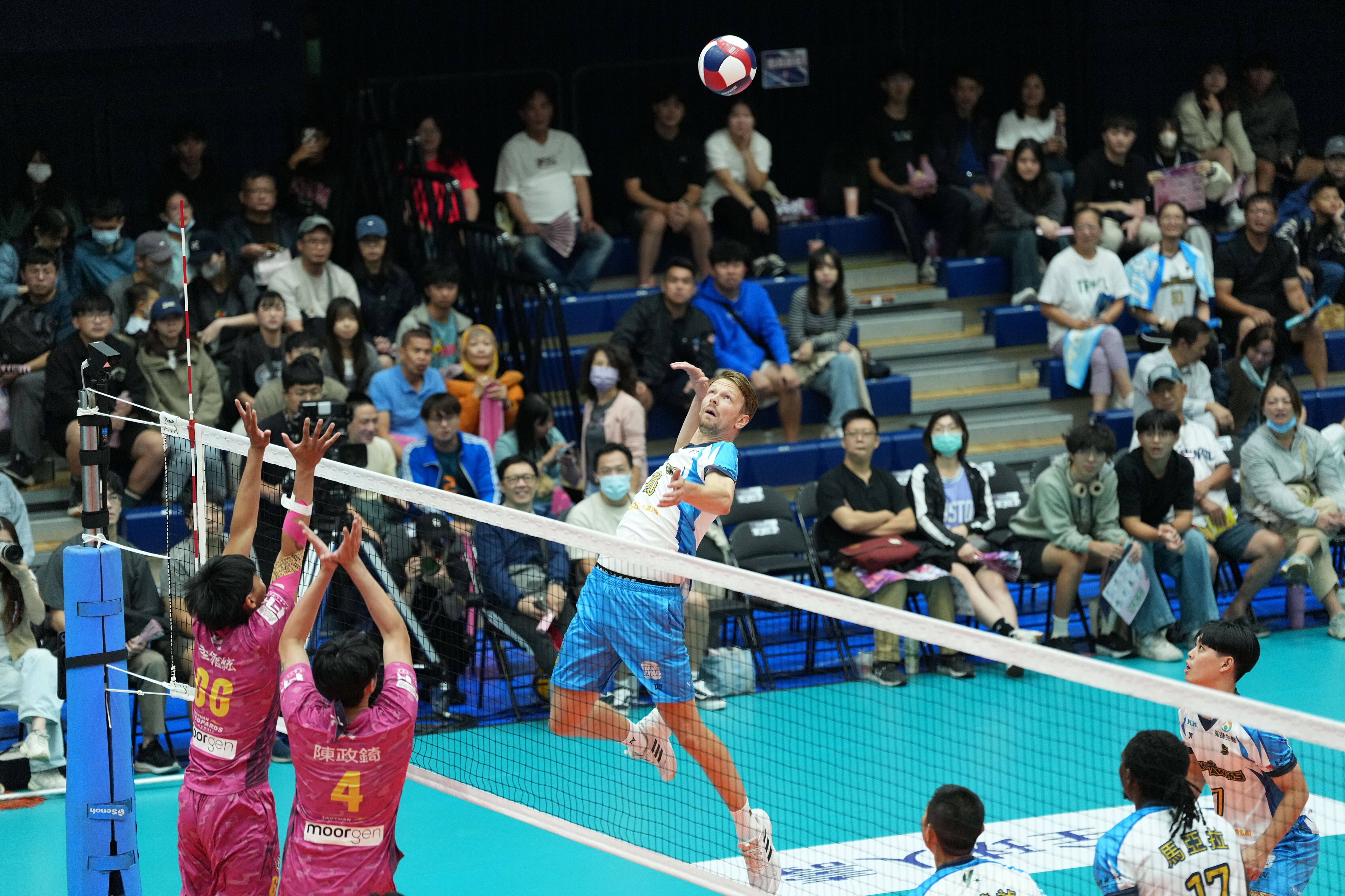 ▲▼台鋼天鷹力克桃園雲豹飛將。(圖/台鋼天鷹提供)