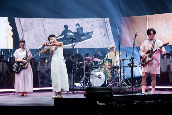 ▲HowHow被封「業配之王」靠1招海撈,曝想與老婆鄧福如有「新計劃」。(圖/《樂團祭》提供)