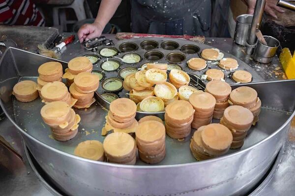 ▲▼桃園中壢美食「3個十元紅豆餅」雞蛋糕竟然用鮮奶而不是奶粉!(圖/部落客美熊提供)