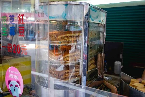 ▲▼桃園中壢美食「3個十元紅豆餅」雞蛋糕竟然用鮮奶而不是奶粉!(圖/部落客美熊提供)