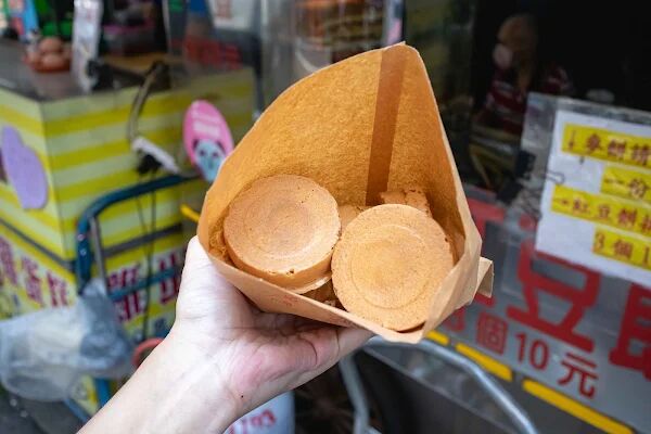 ▲▼桃園中壢美食「3個十元紅豆餅」雞蛋糕竟然用鮮奶而不是奶粉!(圖/部落客美熊提供)