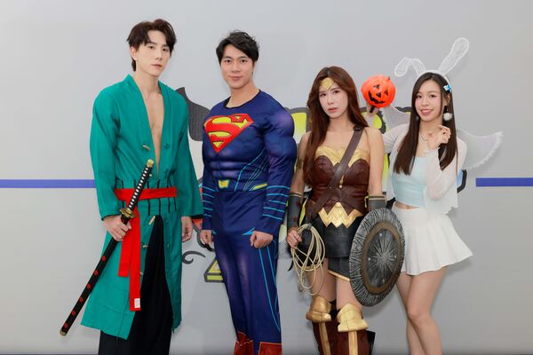 ▲古程丰陪學生度過萬聖節。(圖/小超人綜合體能俱樂部提供)